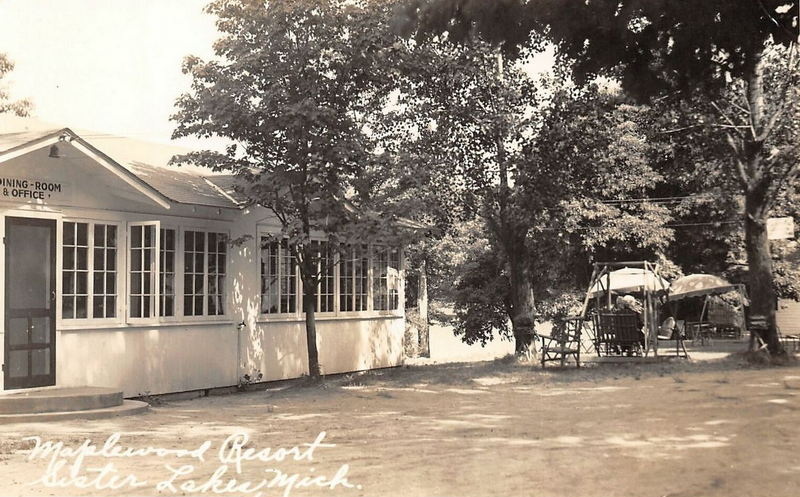 Maplewood Resort (Smallbones Resort) - Vintage Postcard (newer photo)